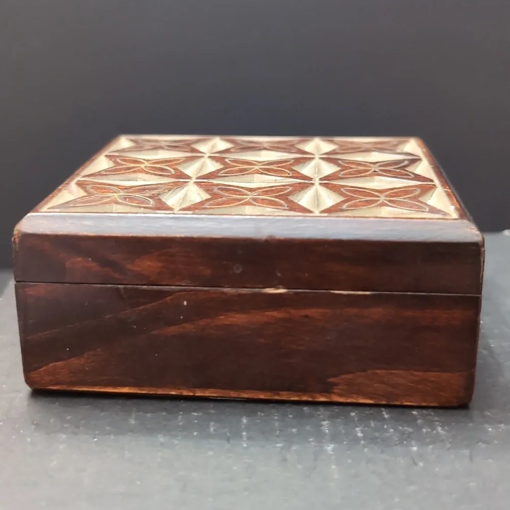 VGT, Handcrafted Wooden,Lidded Trinket Box with Marquetry Inlay. - Picture 5 of 10